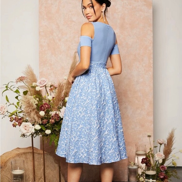 Women’s dress - Picture 3 of 4